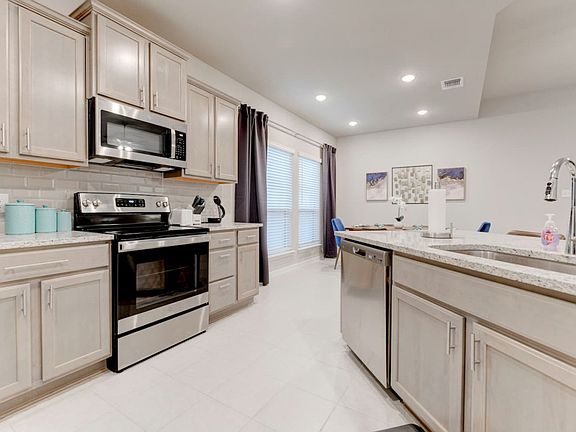 4th image of 2042 Yarrelton Dr #Id1046979p