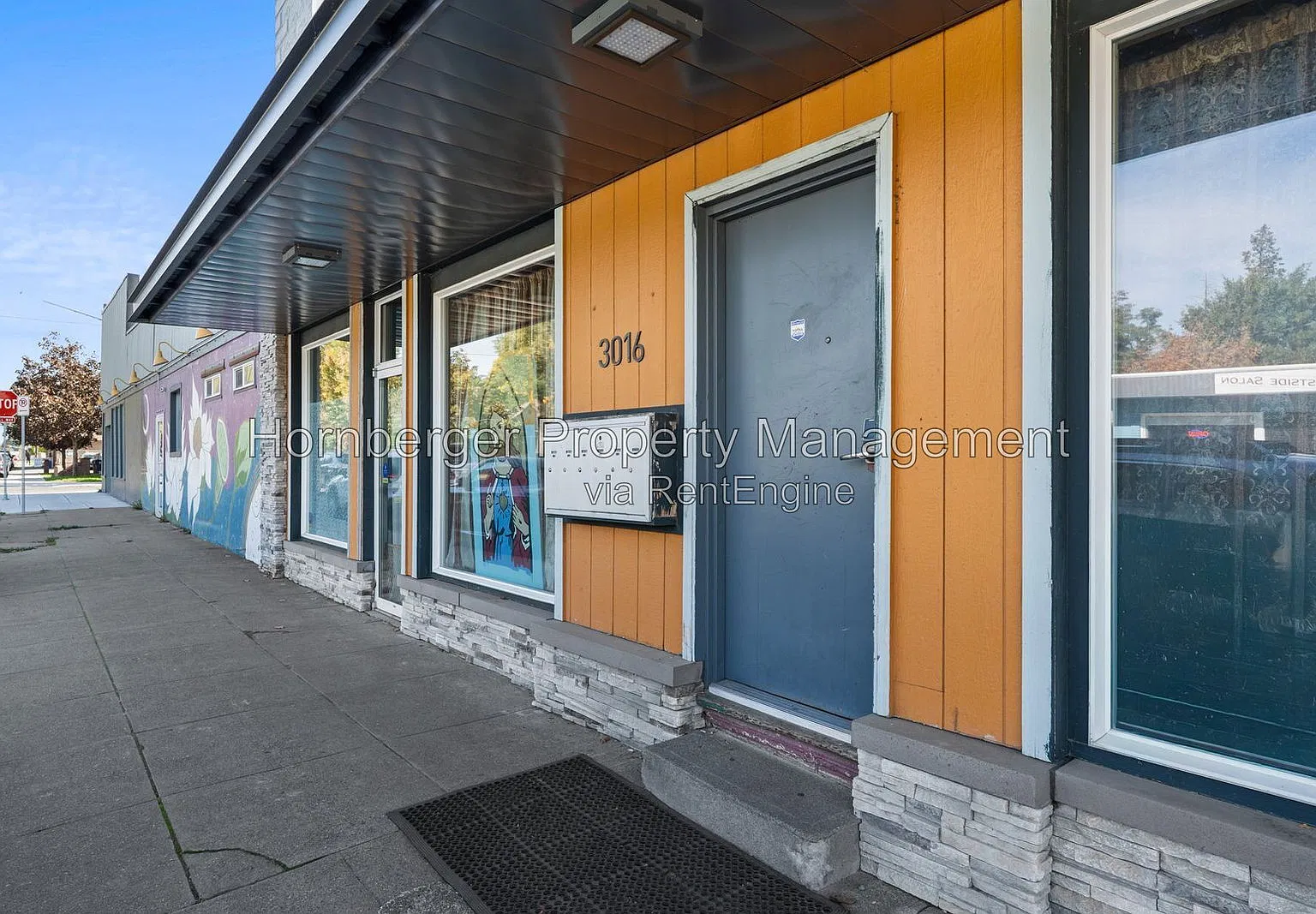 1 bed, 1.0 bath, 600 sqft, $995 — Photo 2