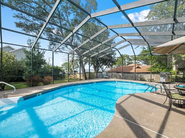 3993 Bay Pointe Dr, Gulf Breeze, FL 32563