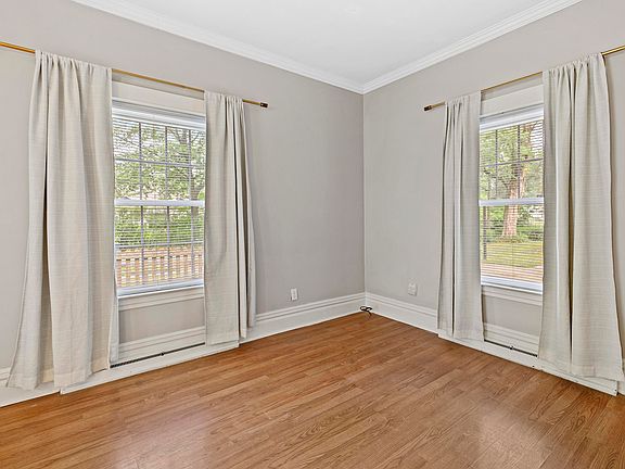 5th image of 1304 Woodrow Dr
