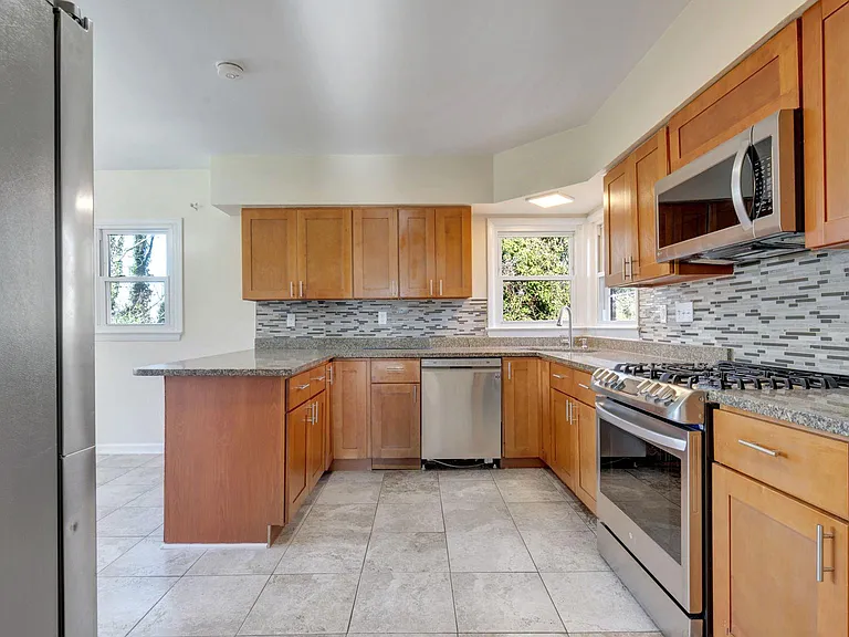 1604 Woodhill Ct — Photo 1