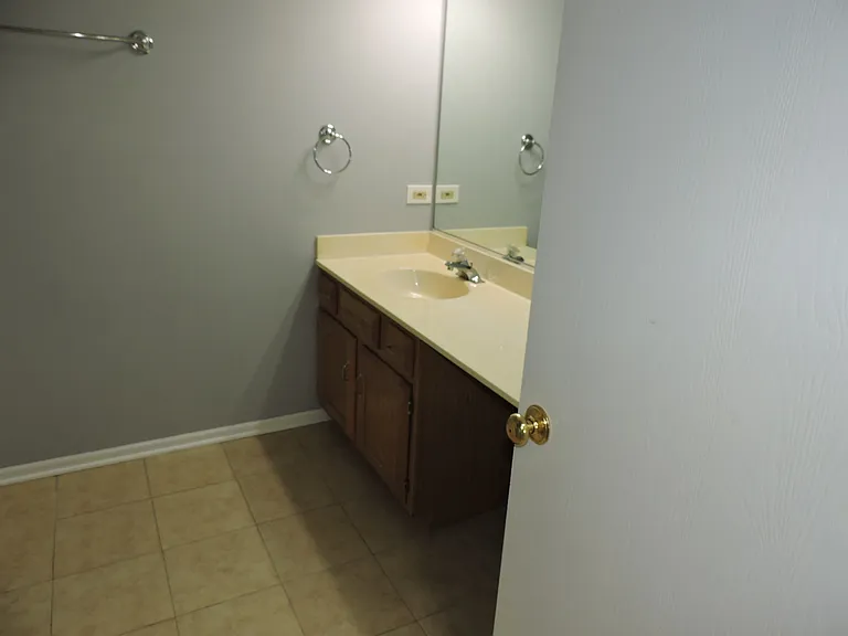 121 Hampton Ave — Photo 26