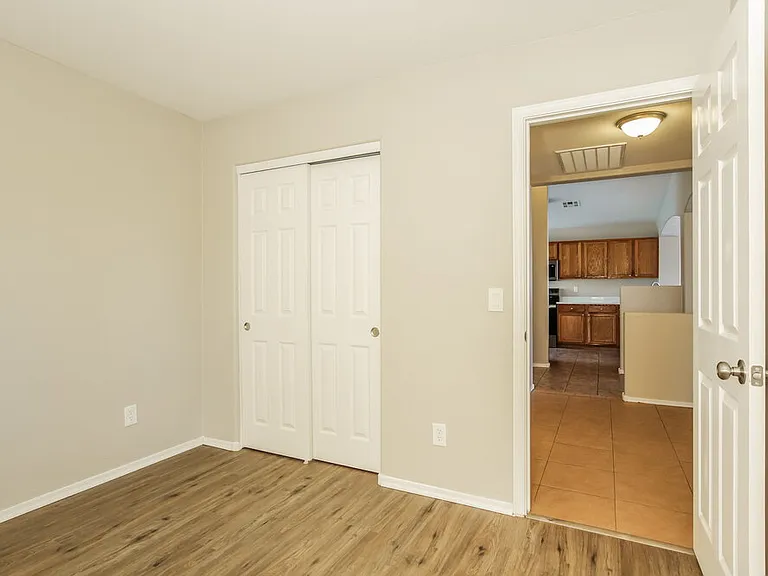 1840 S 106th Ln — Photo 16
