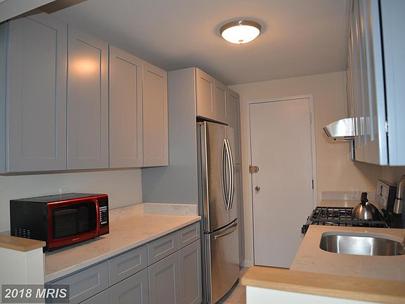 4th image of 10201 Grosvenor Pl APT 1418