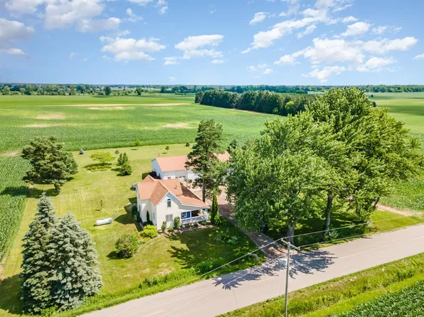 2174 W Seidlers Rd, Midland, MI 48642