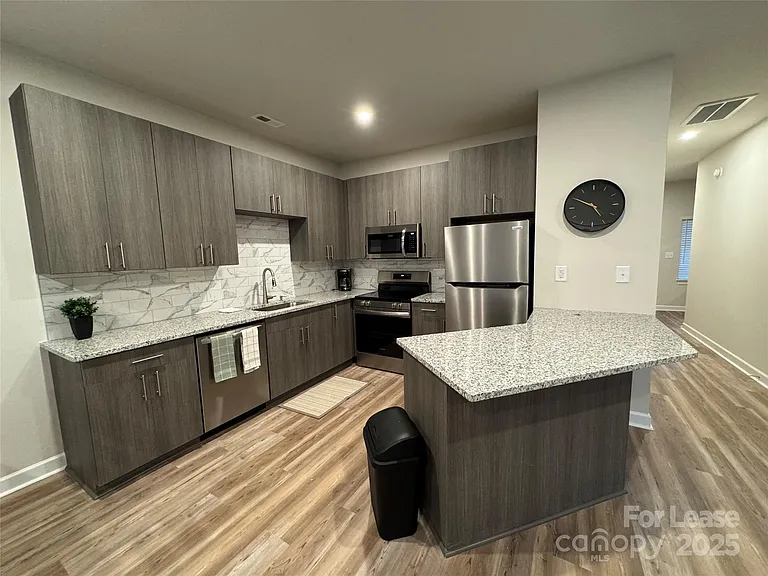 226 S Elm St — Photo 20