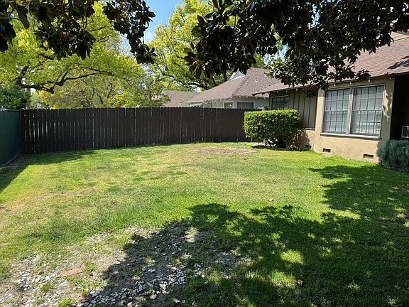 4th image of 10605 Camarillo St