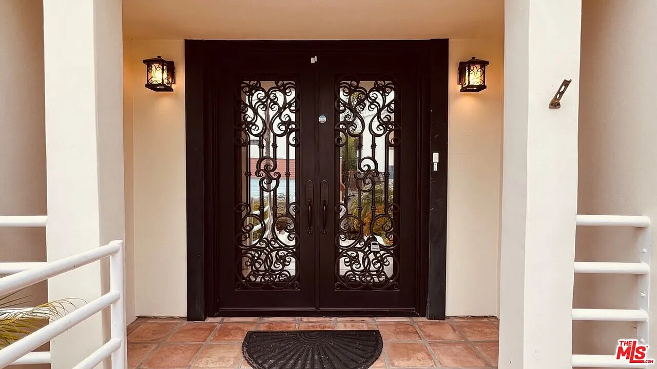3 bed, 4.0 bath, 2881 sqft, $7,295 — Photo 4