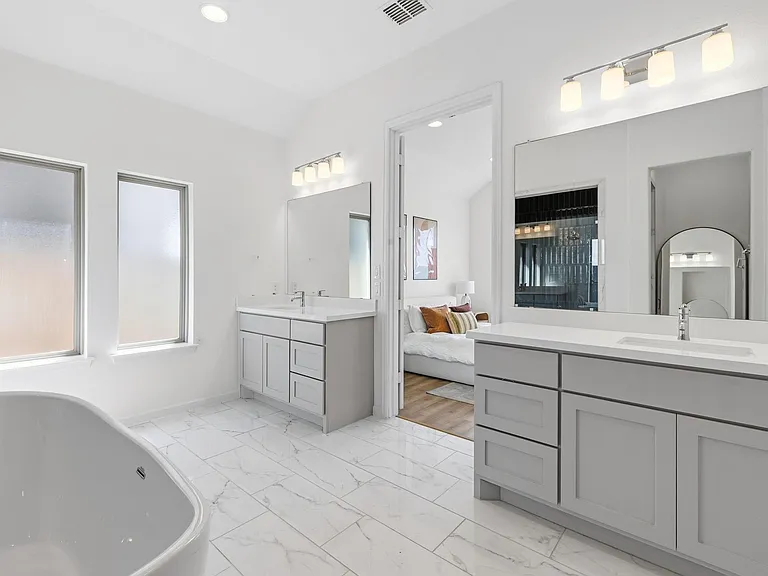 11951 Sawgrass Dr — Photo 16
