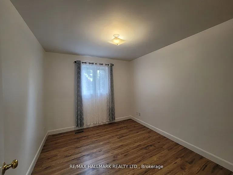 23 Ironshield Cres — Photo 11