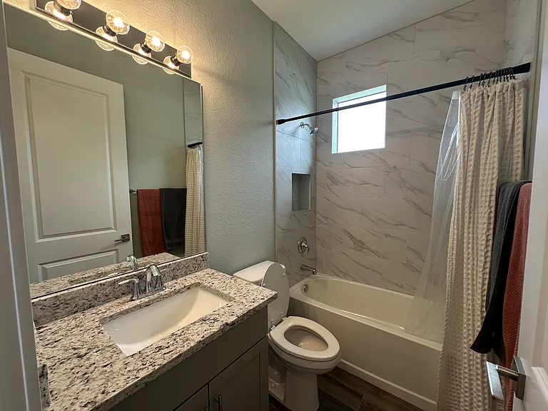 1228 NW 36th Pl — Photo 7