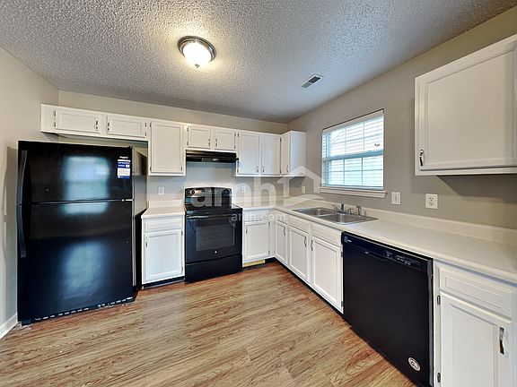 3rd image of 17317 Pine Wood Ln