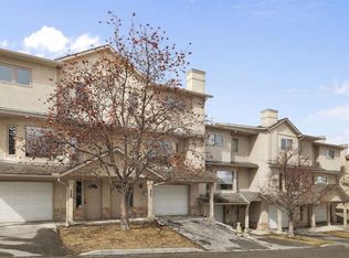 222 E Christie Park Mews SW, Calgary, AB T3H 3H2