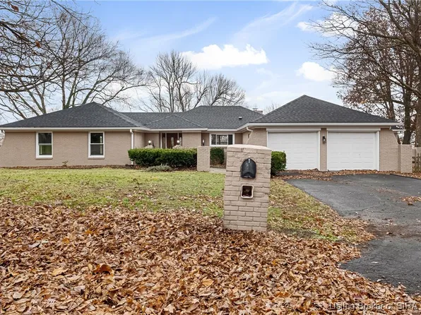 102 E Eastern Hills Boulevard, Salem, IN 47167