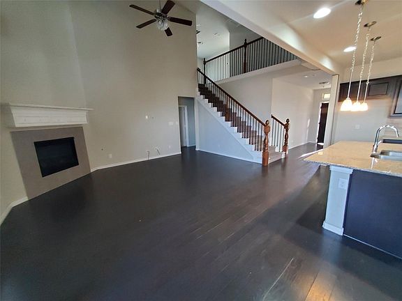 3rd image of 1913 Edgewater Dr