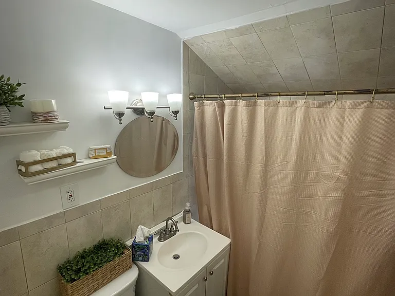 2370 Whittier St — Photo 10