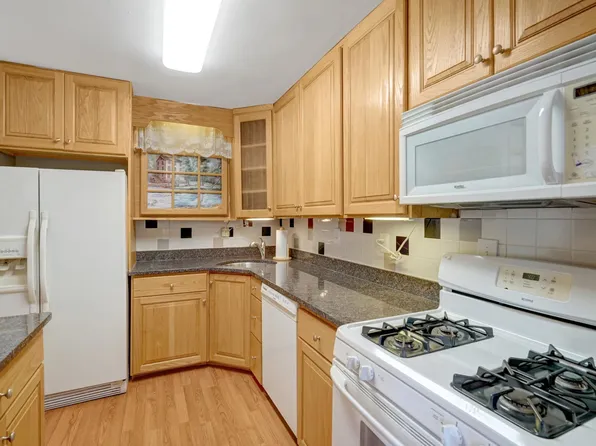 200 N Maple Ave APT 503, Falls Church, VA 22046