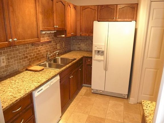 4th image of 950 Lenox Hill Ct NE