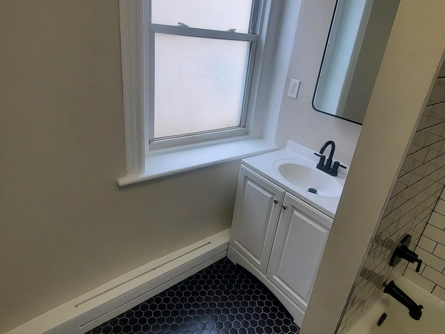 3 bed, $2,000 — Photo 2