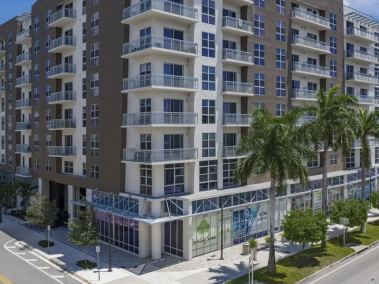 Blu27 at Edgewater — Photo 49