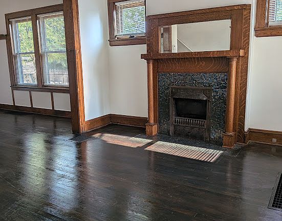 3rd image of 2123 W 42nd St