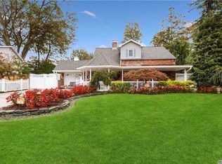 34 Timber Ln, Levittown, NY 11756