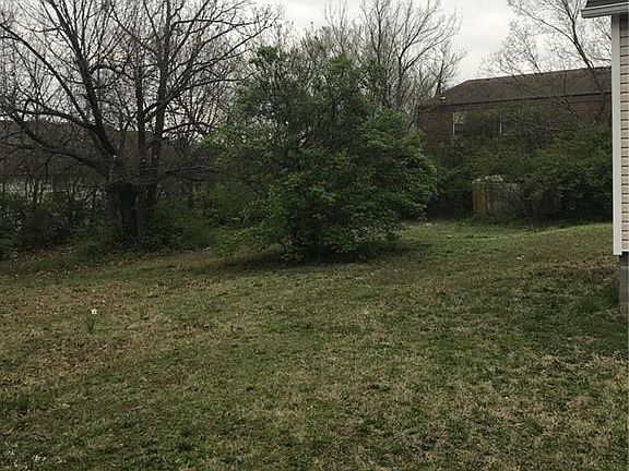 3rd image of 821 W Berry St