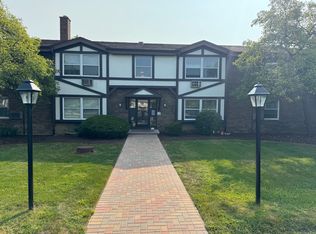 22961 N Apple Hill Ln #208, Lincolnshire, IL