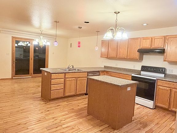 5th image of 1421 Thaxton Ct #1