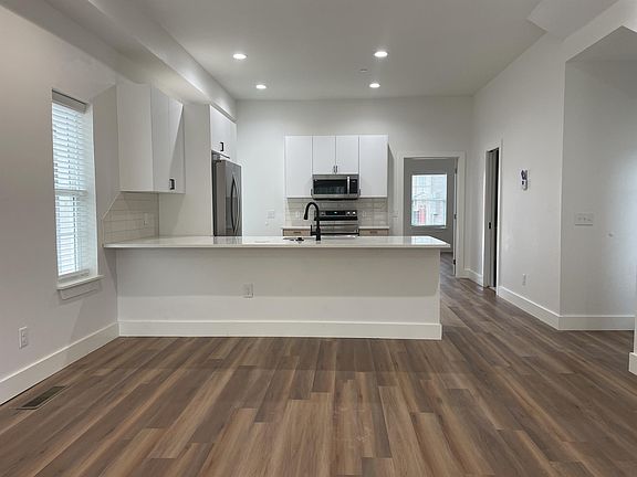 3rd image of 719 Deans Row Ave