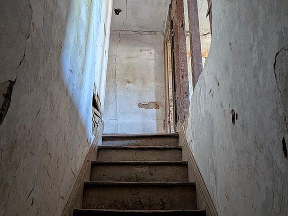 5th image of 4932 Wakefield St