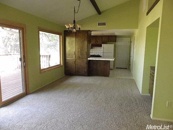 3rd image of 303 Diana St
