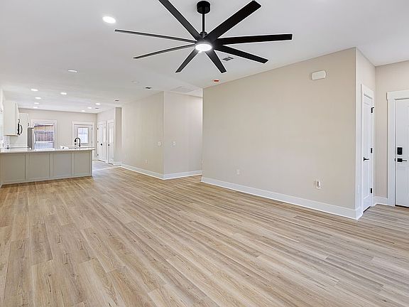 3rd image of 8338 Raleigh Cir