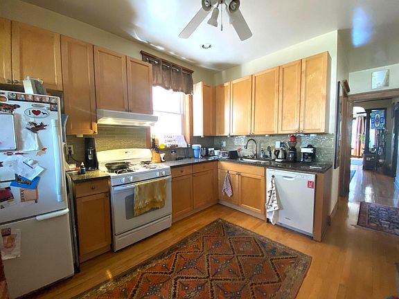 5th image of 3831 N Leavitt St #1