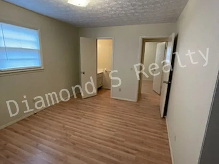 2264 E Nora St — Photo 8