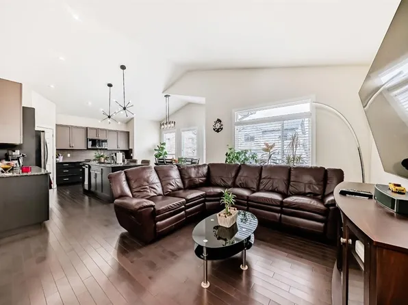 612 S Montgomery Close SE, High River, AB T1V 0B7