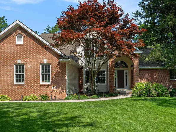 9503 Rolling Greens Dr, Pinckney, MI 48169