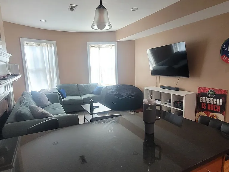 15 Saint Lukes Rd #5 — Photo 3