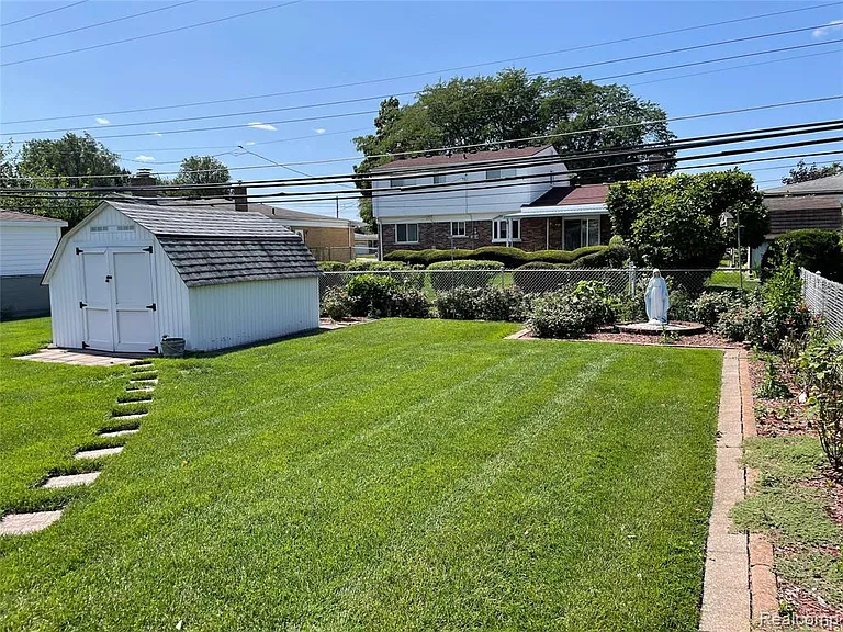 32827 Dover Ave — Photo 74
