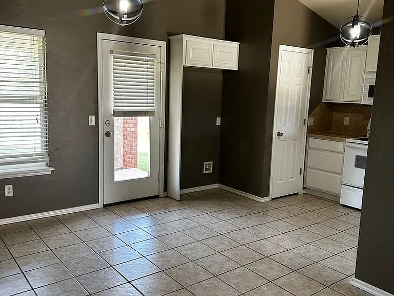 18109 Calle Way — Photo 7