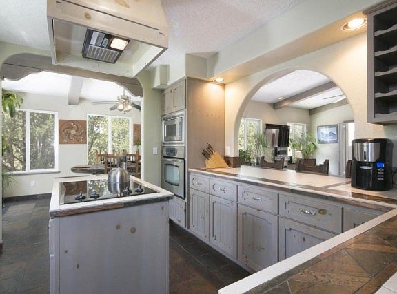 5th image of 8 Cabana Dr