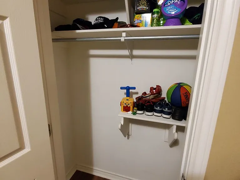 215 Landsburg Ct — Photo 12