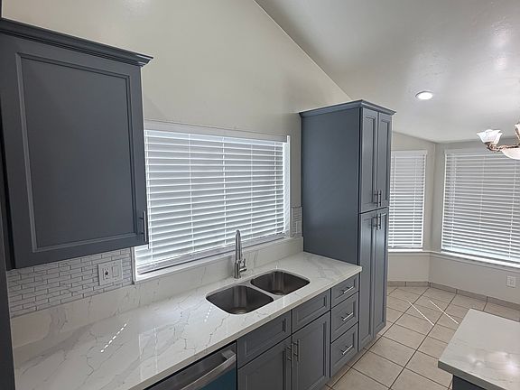 4th image of 3841 N Cleo Ave