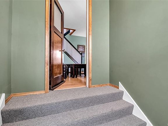 4th image of 408 W Hazeltine Ave