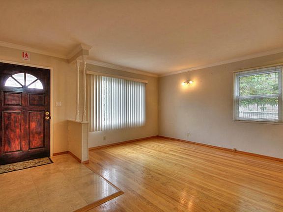 5th image of 2833 Cabrillo Ave