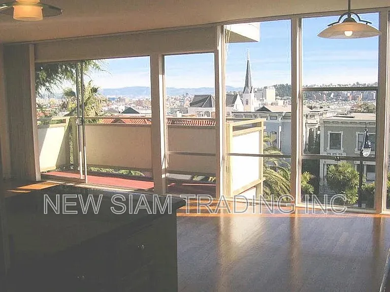 1040 Dolores St — Photo 15