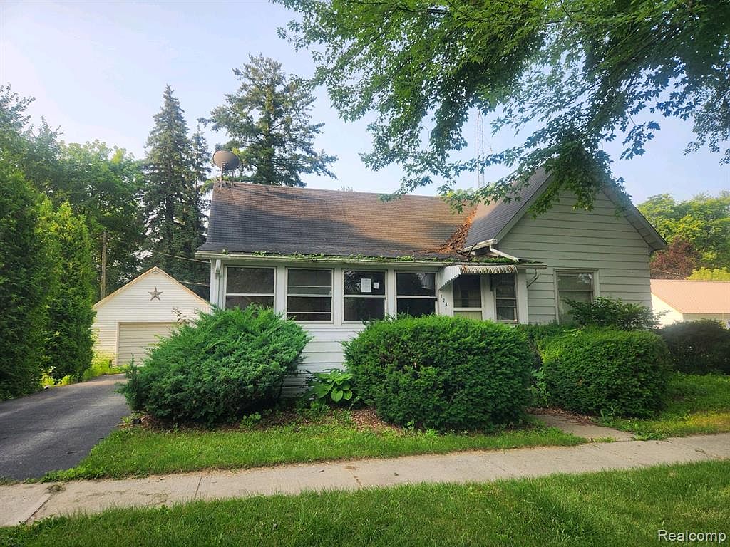 124 E Mills St, Sandusky, MI 48471 Zillow