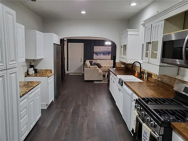 3 bed, 1.0 bath, 1436 sqft, $2,200 — Photo 4