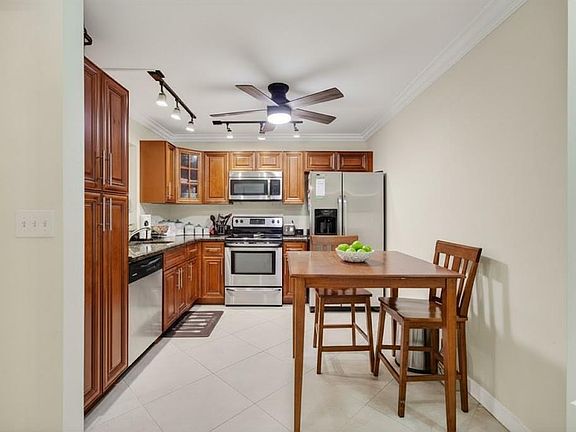 4th image of 19000 Stewart Cir #4