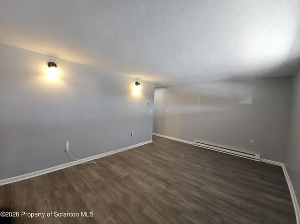 853 Drinker Tpke APT B, Moscow, PA 18444